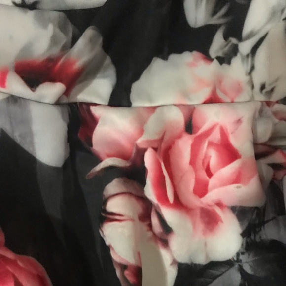 Dress. - Picture 5 of 6